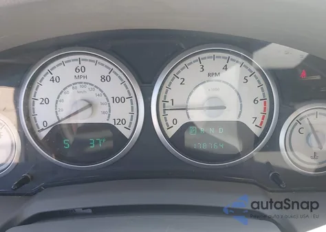 2010 Chrysler Town & Country Touring из США, поврежденный, VIN 2A4RR5D1XAR289497